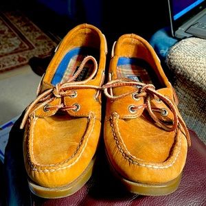 Sperry Top-Siders Size 7 1/2 In excellent pre worn condition.